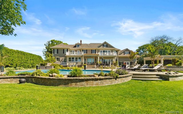 10 Magoun Road, West Islip, NY 11795