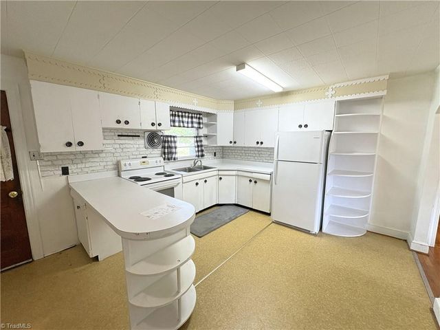 106 N 11th Avenue, Mayodan, NC 27027