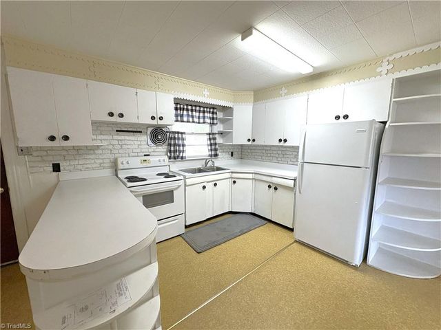 106 N 11th Avenue, Mayodan, NC 27027