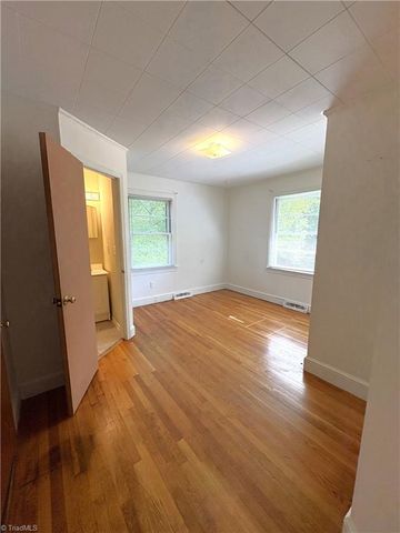 106 N 11th Avenue, Mayodan, NC 27027