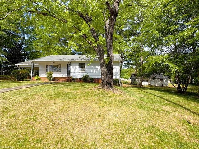 106 N 11th Avenue, Mayodan, NC 27027