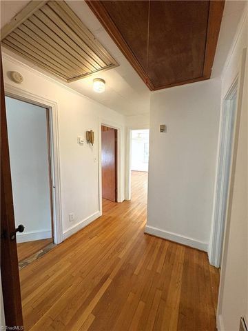 106 N 11th Avenue, Mayodan, NC 27027