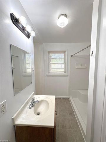 106 N 11th Avenue, Mayodan, NC 27027