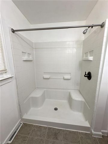 106 N 11th Avenue, Mayodan, NC 27027