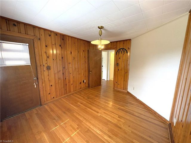 106 N 11th Avenue, Mayodan, NC 27027