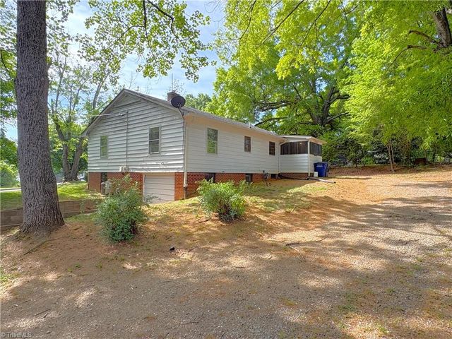 106 N 11th Avenue, Mayodan, NC 27027