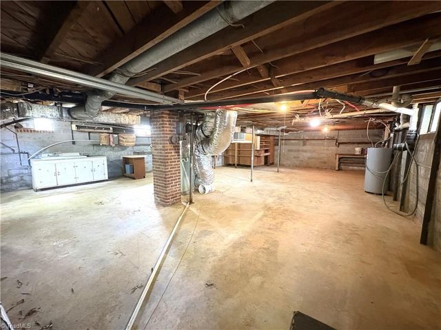 106 N 11th Avenue, Mayodan, NC 27027