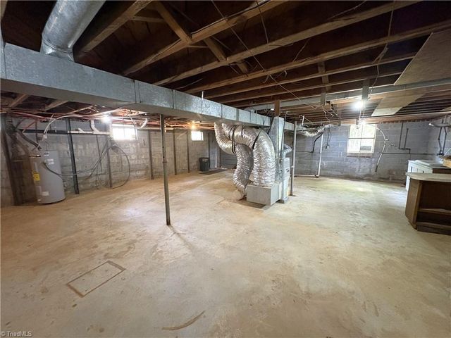 106 N 11th Avenue, Mayodan, NC 27027