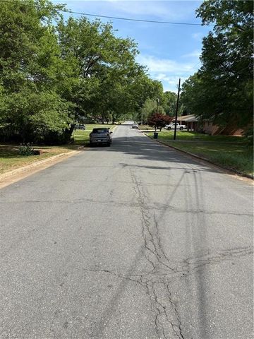 106 N 11th Avenue, Mayodan, NC 27027