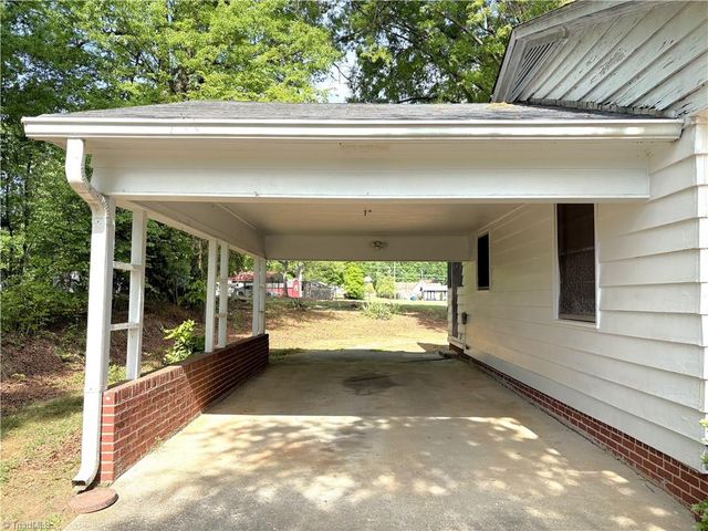 106 N 11th Avenue, Mayodan, NC 27027