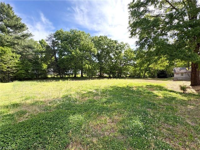106 N 11th Avenue, Mayodan, NC 27027