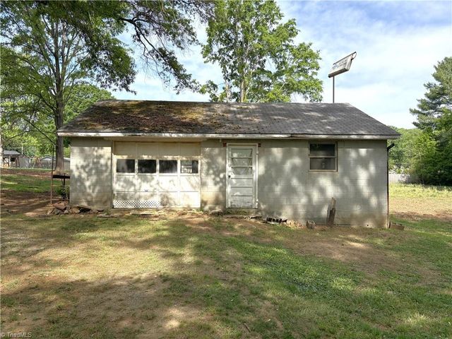 106 N 11th Avenue, Mayodan, NC 27027