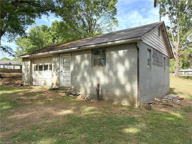106 N 11th Avenue, Mayodan, NC 27027
