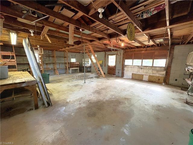 106 N 11th Avenue, Mayodan, NC 27027