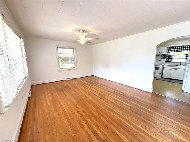106 N 11th Avenue, Mayodan, NC 27027