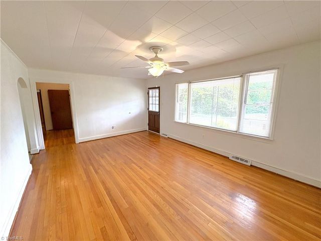 106 N 11th Avenue, Mayodan, NC 27027