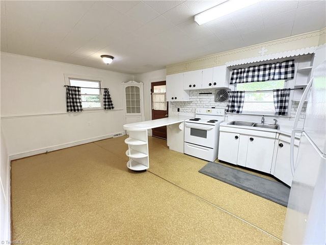106 N 11th Avenue, Mayodan, NC 27027