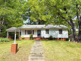 106 N 11th Avenue, Mayodan, NC 27027