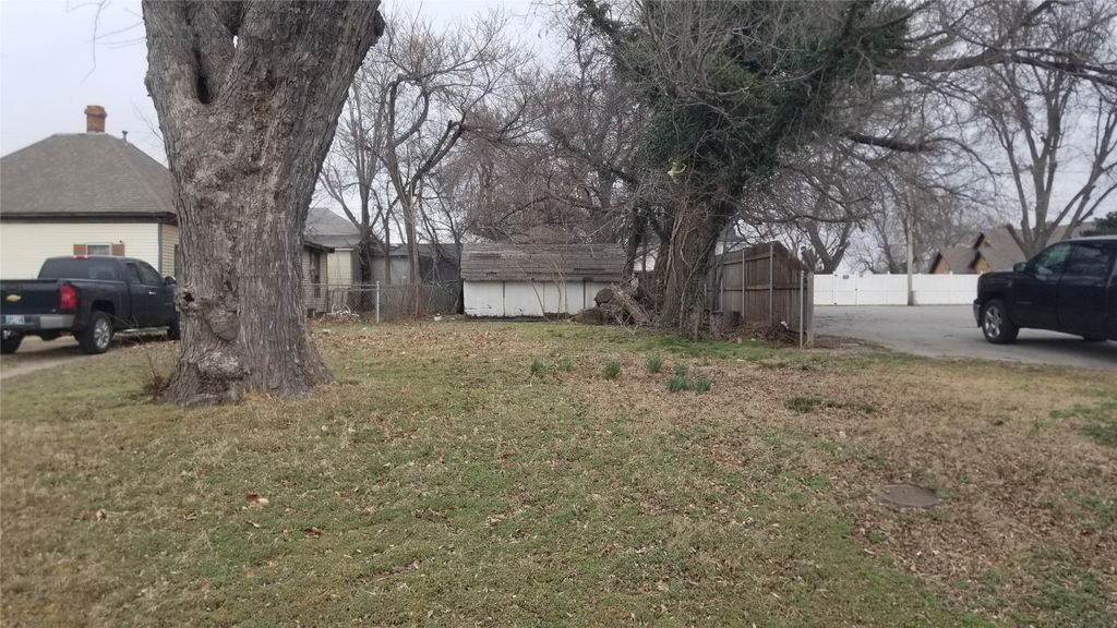 114 N Barker Avenue, El Reno, OK 73036