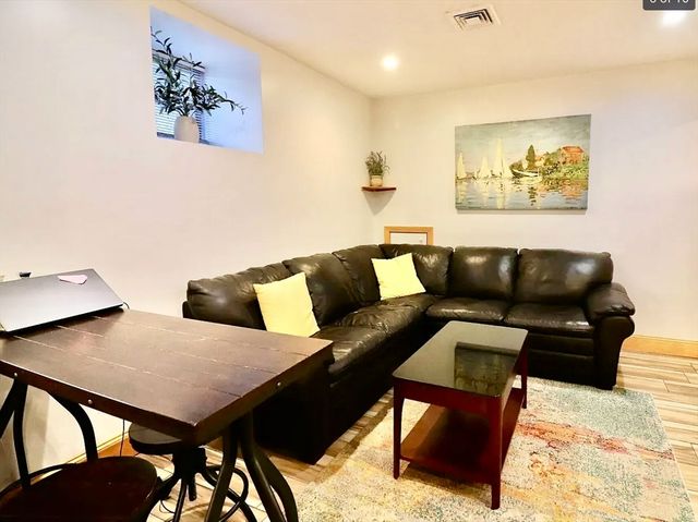 182 Babcock 1R, Brookline, MA 02446