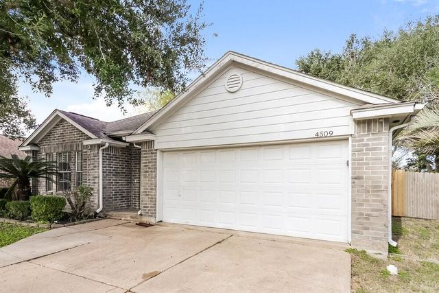 4509 Fox Run Street, Pearland, TX 77584