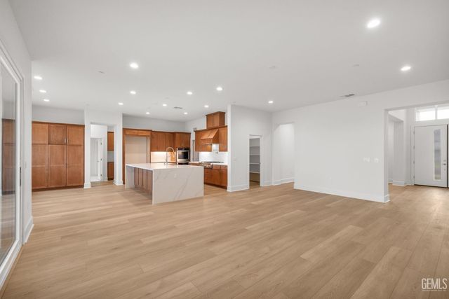 3703 Pathway Court, Bakersfield, CA 93311
