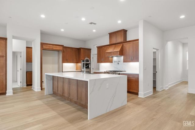 3703 Pathway Court, Bakersfield, CA 93311