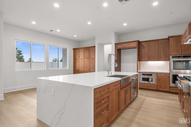 3703 Pathway Court, Bakersfield, CA 93311