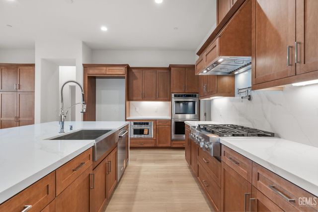 3703 Pathway Court, Bakersfield, CA 93311