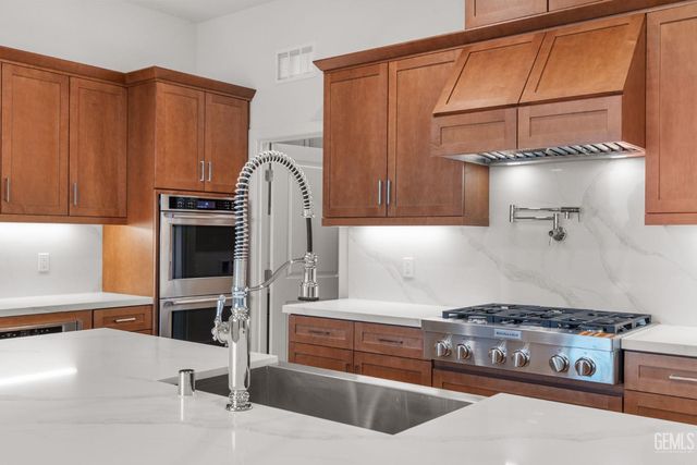 3703 Pathway Court, Bakersfield, CA 93311