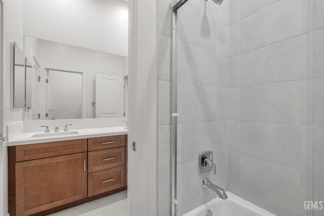 3703 Pathway Court, Bakersfield, CA 93311