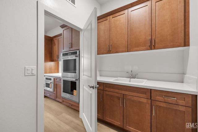3703 Pathway Court, Bakersfield, CA 93311