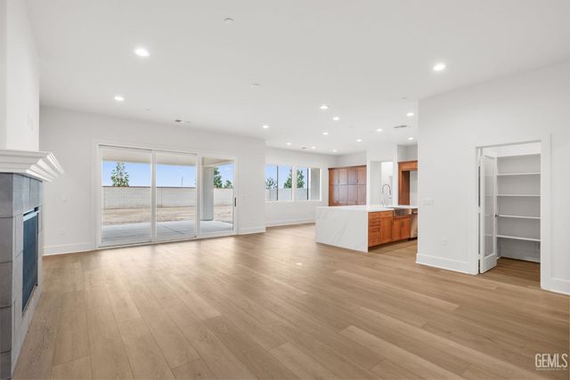 3703 Pathway Court, Bakersfield, CA 93311