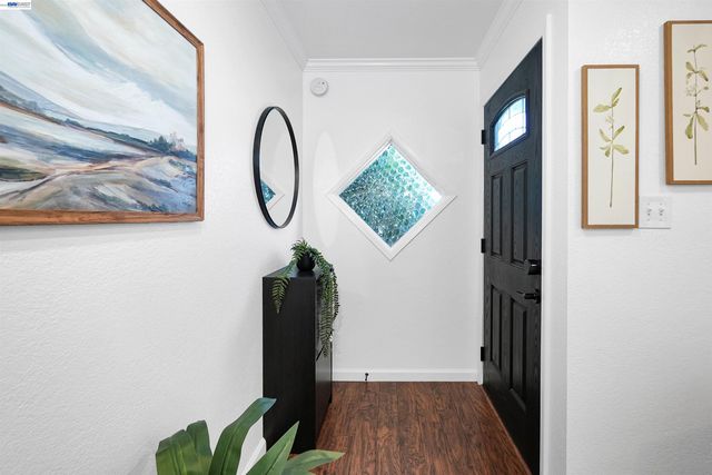 1172 Huron Ln, Hayward, CA 94545