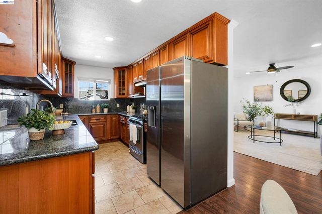 1172 Huron Ln, Hayward, CA 94545