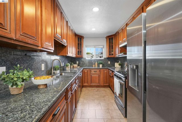 1172 Huron Ln, Hayward, CA 94545