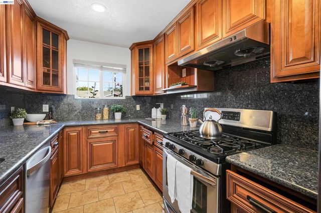 1172 Huron Ln, Hayward, CA 94545