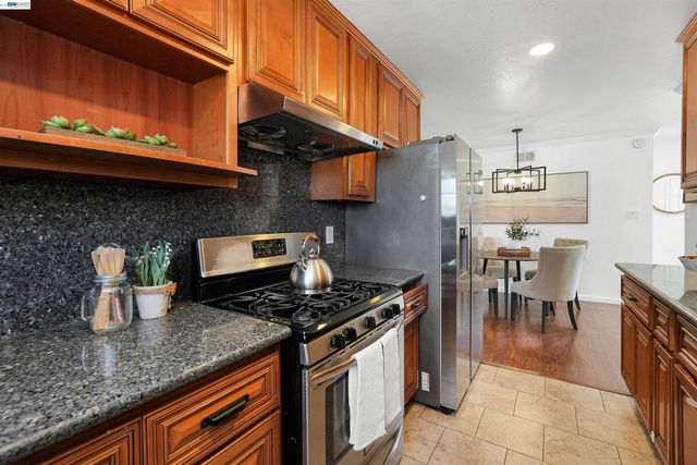 1172 Huron Ln, Hayward, CA 94545