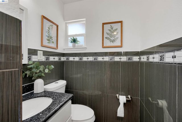 1172 Huron Ln, Hayward, CA 94545