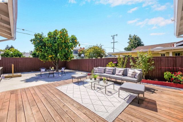1172 Huron Ln, Hayward, CA 94545