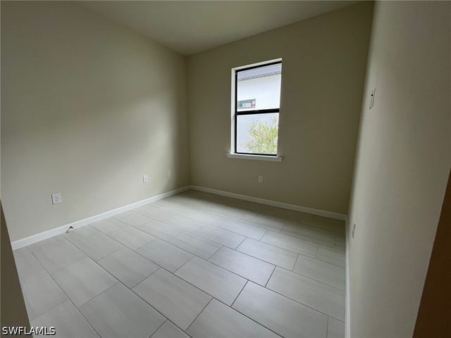 2122 Yellowfin CIR, Naples, FL 34114