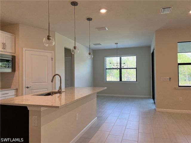 2122 Yellowfin CIR, Naples, FL 34114