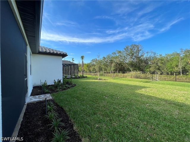 2122 Yellowfin CIR, Naples, FL 34114