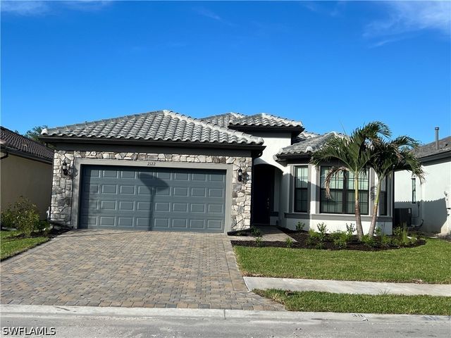 2122 Yellowfin CIR, Naples, FL 34114
