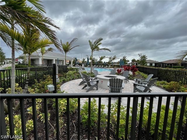 2122 Yellowfin CIR, Naples, FL 34114