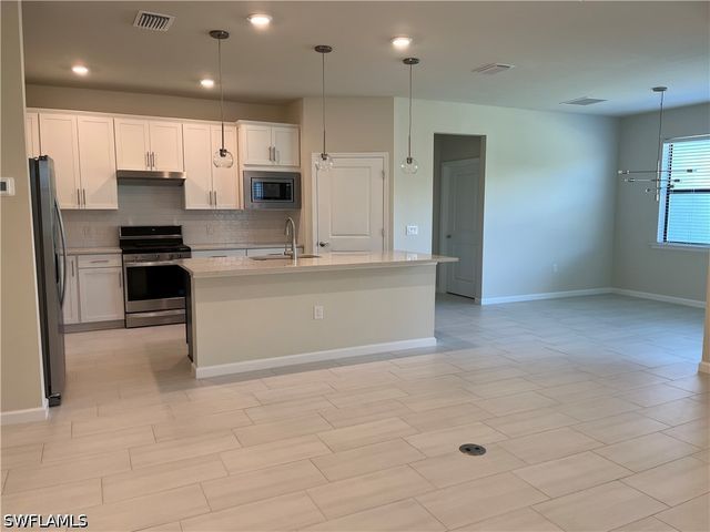 2122 Yellowfin CIR, Naples, FL 34114