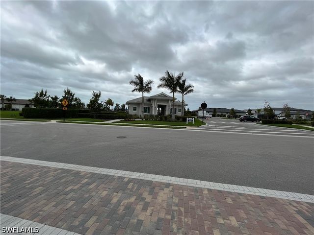 2122 Yellowfin CIR, Naples, FL 34114