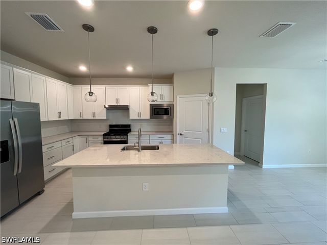 2122 Yellowfin CIR, Naples, FL 34114