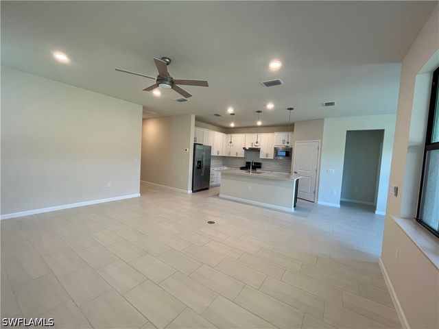 2122 Yellowfin CIR, Naples, FL 34114