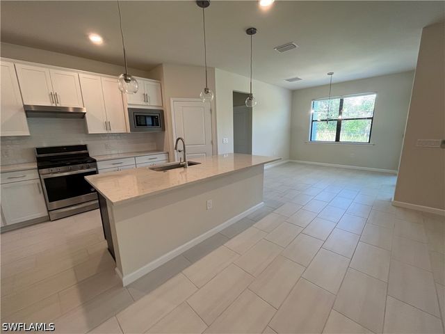 2122 Yellowfin CIR, Naples, FL 34114